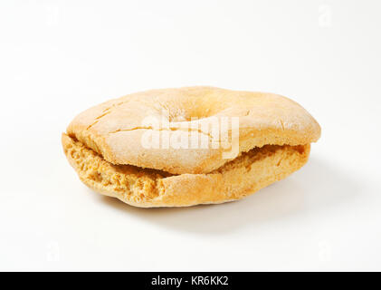 L'anello a forma di rotolo di pane Foto Stock