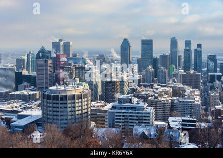 Montreal, CA - 17 dicembre 2017: Lo skyline di Montreal dal Belvedere Kondiaronk Foto Stock