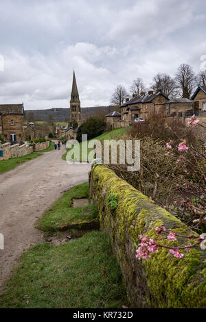 Villaggio di Edensor nella contea del Derbyshire, Inghilterra, Regno Unito. Foto Stock