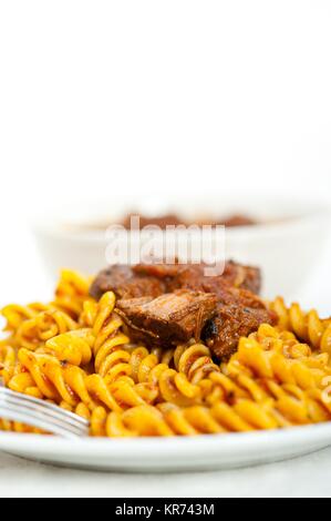 Fusilli con stile napoletano ragu ragù di carne Foto Stock