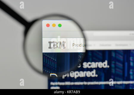 Milano, Italia - 1 Novembre 2017: IBM logo sulla homepage del sito web. Foto Stock