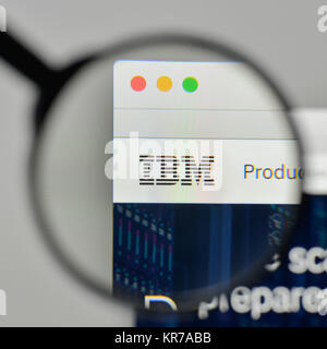 Milano, Italia - 1 Novembre 2017: IBM logo sulla homepage del sito web. Foto Stock