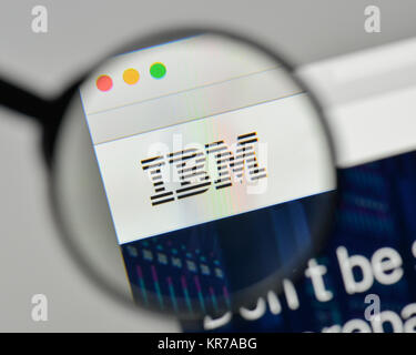 Milano, Italia - 1 Novembre 2017: IBM logo sulla homepage del sito web. Foto Stock