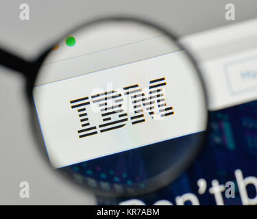 Milano, Italia - 1 Novembre 2017: IBM logo sulla homepage del sito web. Foto Stock