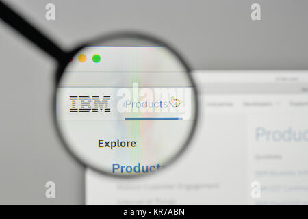 Milano, Italia - 1 Novembre 2017: IBM logo sulla homepage del sito web. Foto Stock