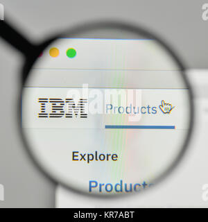 Milano, Italia - 1 Novembre 2017: IBM logo sulla homepage del sito web. Foto Stock