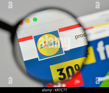 Milano, Italia - 1 Novembre 2017: Lidl logo sulla homepage del sito web. Foto Stock