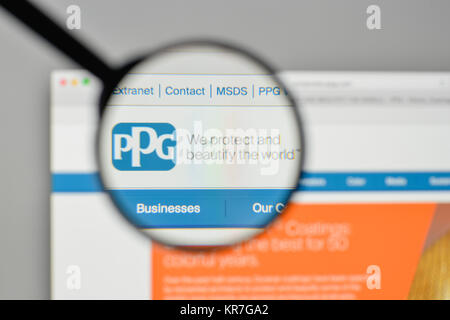 Milano, Italia - 1 Novembre 2017: PPG Industries logo sulla homepage del sito web. Foto Stock