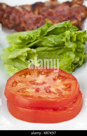 La Turchia pancetta bistecca di manzo pomodori e lattuga iceberg Foto Stock