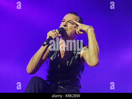 Depeche Mode eseguendo a Manchester Arena offre: Depeche Mode, Dave Gahan dove: Manchester, Regno Unito quando: 17 Nov 2017 Credit: Sakura/WENN.com Foto Stock