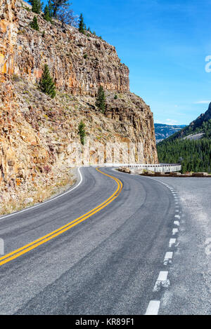 Strada a Yellowstone vista verticale Foto Stock