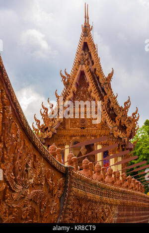 La nave edificio unico Wat Sa Prasan Suk tempio di Ubon Ratchathani, Thailandia. Foto Stock