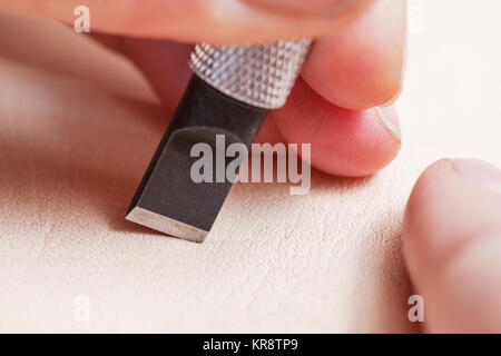 Lama del coltello girevole sulla pelle per il carving Foto Stock