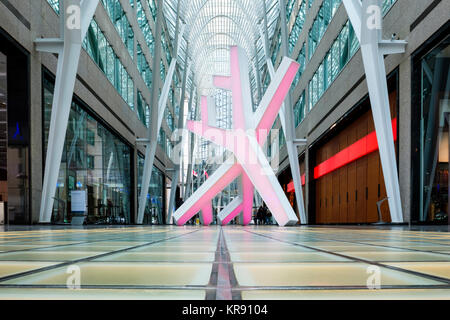 Worm eye di Brookfield Place (ex BCE Place) Santiago Calatrava's Allen Lambert Galleria nel centro cittadino di Toronto, Ontario, Canada. Foto Stock
