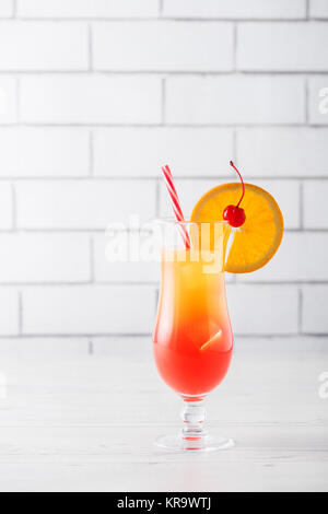 Fresche fatte in casa Tequila Sunrise cocktail Foto Stock