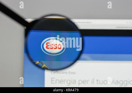 Milano, Italia - 10 agosto 2017: Esso logo sulla homepage del sito web. Foto Stock