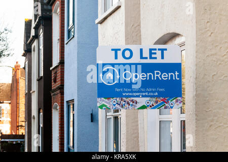 Agli agenti di lasciare Bordo su una casa di far passare la online agenzia di locazione OpenRent a Bromley, a sud di Londra. Foto Stock