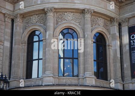 Finestra e faÃ§ade in dettaglio dal teatro dell'opera di Francoforte Foto Stock