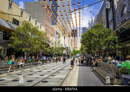 Melbourne, Australia - 16 dicembre 2017: Bourke Street durante il tempo di Natale Foto Stock