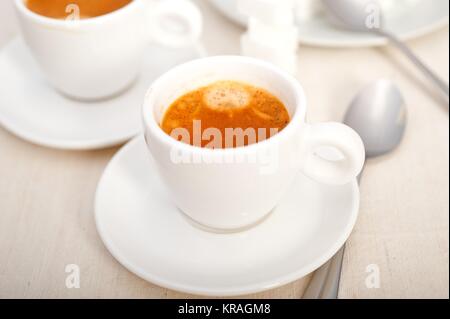 Caffè espresso italiano e cubetti di zucchero Foto Stock