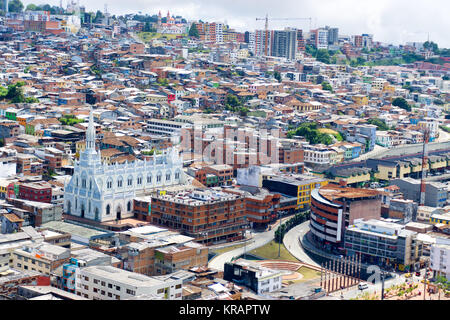 Paesaggio urbano e Chiesa di Manizales Foto Stock