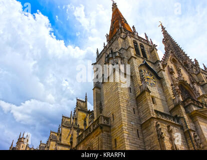 Torre di San Giovanni Battista nella cattedrale di Lione, Francia Foto Stock