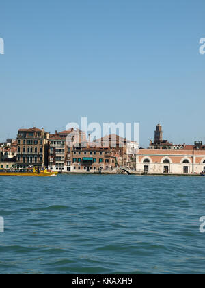 Venezia - edifici lungo il Canale della Giudecca Foto Stock