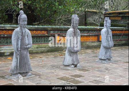 Custodi di tu duc tomba hue vietnam Foto Stock