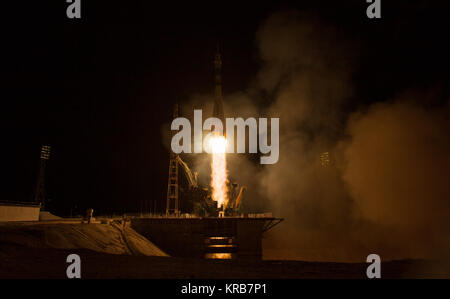 Il Soyuz TMA-08M lanci di razzi dal cosmodromo di Baikonur in Kazakistan il Venerdì, Marzo 29, 2013 portando Expedition 35 Soyuz Commander Pavel Vinogradov, NASA tecnico di volo Chris Cassidy e Russo tecnico di volo Alexander Misurkin alla Stazione spaziale internazionale. Il loro razzo Soyuz lanciato a 2:43 am ora locale. Photo credit: (NASA/Carla Cioffi) Soyuz TMA-08M lanci di razzi da Baikonur 2 Foto Stock