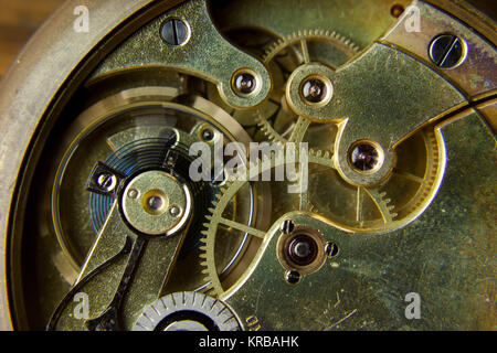 Ripresa macro di un orologio con ingranaggi Foto Stock