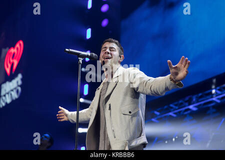 Nick Jonas suona presso il 2017 Jingle palla in San Jose, CA, Novembre 30th, 2017 Foto Stock