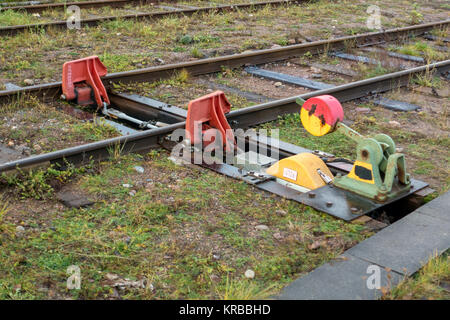Mjolby, Svezia- Novembre 27th, 2017: Interruttore dai binari del treno Foto Stock