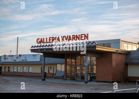 Mjolby, Svezia- Novembre 30th, 2017: Mjolby Town Center Mall chiamato Galleria Kvarnen Foto Stock