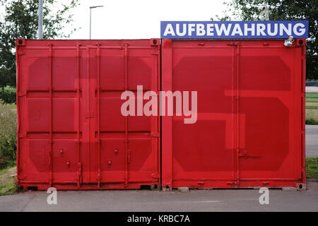 Mainz, Germania - 20 agosto 2017: la vista frontale di un contenitore di carico del 1. FSV Mainz 05 nell'Opel arena per la memorizzazione di oggetti e preziosi Foto Stock