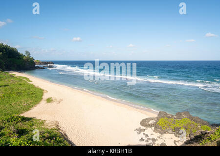 Incredibile spiaggia sabbiosa e blu oceano indiano,Gris Gris spiaggia tropicale, capo sul sud di Mauritius. Foto Stock