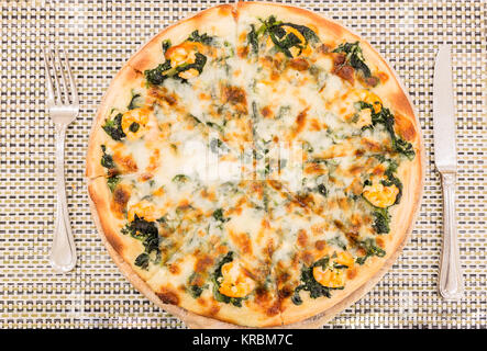 Pizza con gamberetti Foto Stock