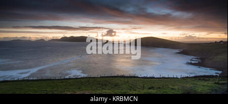 Sunset over Slea testa e le isole Blasket sulla penisola di Dingle in Irlanda la Contea di Kerry. Foto Stock