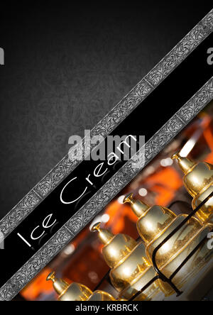 Sfondo grigio con texture floreali e diagonal argento banda floreale, testo di gelati e di dettaglio di un gelato carrello. Modello per un gelato menu Foto Stock