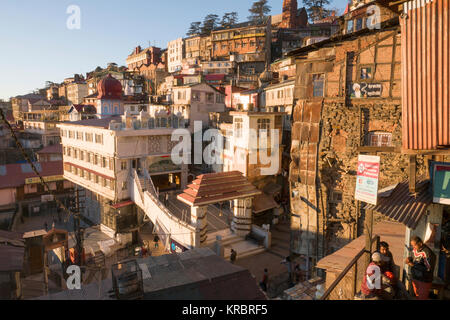 Vecchi edifici coloniali di Shimla, Himachal Pradesh, India Foto Stock