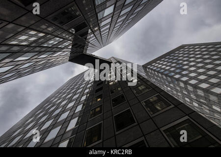 Edificio futuristico con passaggio Foto Stock