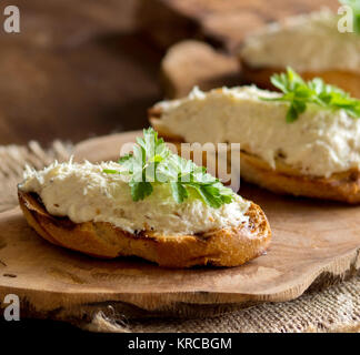 Pane tostato con il baccalà mousse Foto Stock