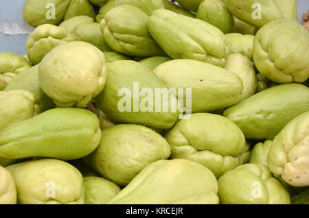 Pila di frutti chayote Foto Stock