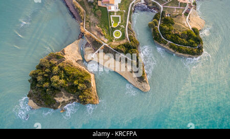 Antenna vista drone di Sidari resort nel Nord Corfu Grecia. Foto Stock