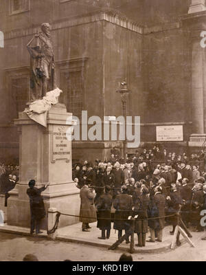 Statua del Duca di Devonshire del 8th, Whitehall, Londra Foto Stock