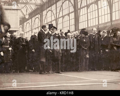 Duca e Duchessa di Connaught partono per il Sud Africa Foto Stock