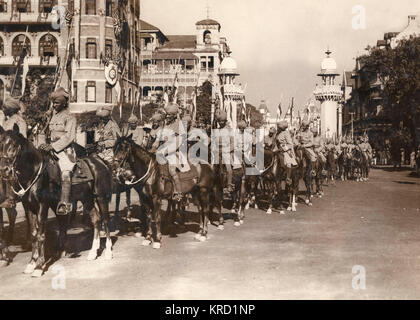 Prove di cavalleria indiana per una visita reale a Bombay Foto Stock