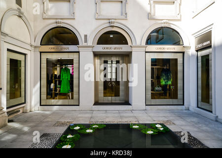 Milano - 24 Settembre 2017: Giorgio Armani store a Milano Foto Stock