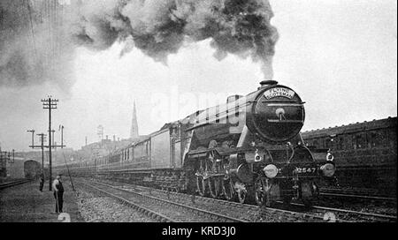 Il 'Flying Scotsman" a Londra e a nord est della ferrovia, trainato da una locomotiva del Pacifico. Foto Stock