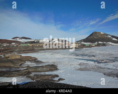 Vista della stazione di McMurdo dal rifugio di punto Foto Stock