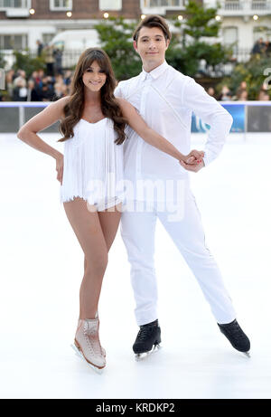 Foto deve essere accreditato ©Alpha premere 079965 19/12/2017 Brooke Vincent e Matej Silecky presso la danza su ghiaccio 2018 Photocall tenutosi presso il Museo di Storia naturale pista di pattinaggio su ghiaccio in Kensington, Londra Foto Stock